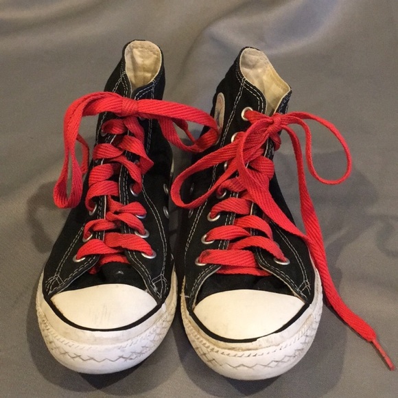 black converse red laces